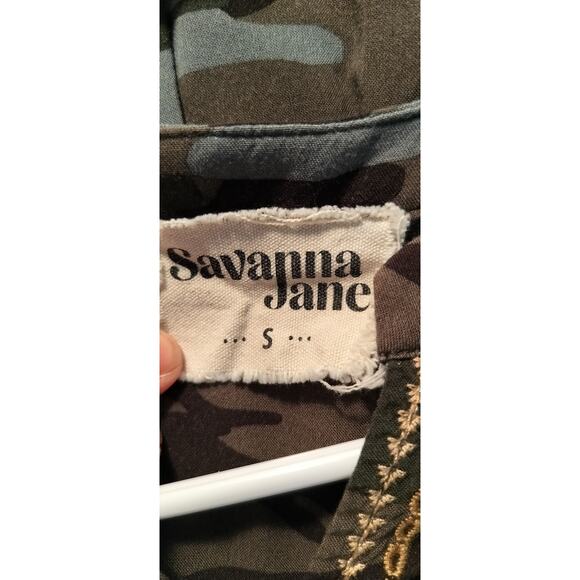 4197) Savanna Jane Camo Embroidery Split Neck Sleeve Tab Boho Hippie  Top Small - Picture 8 of 9